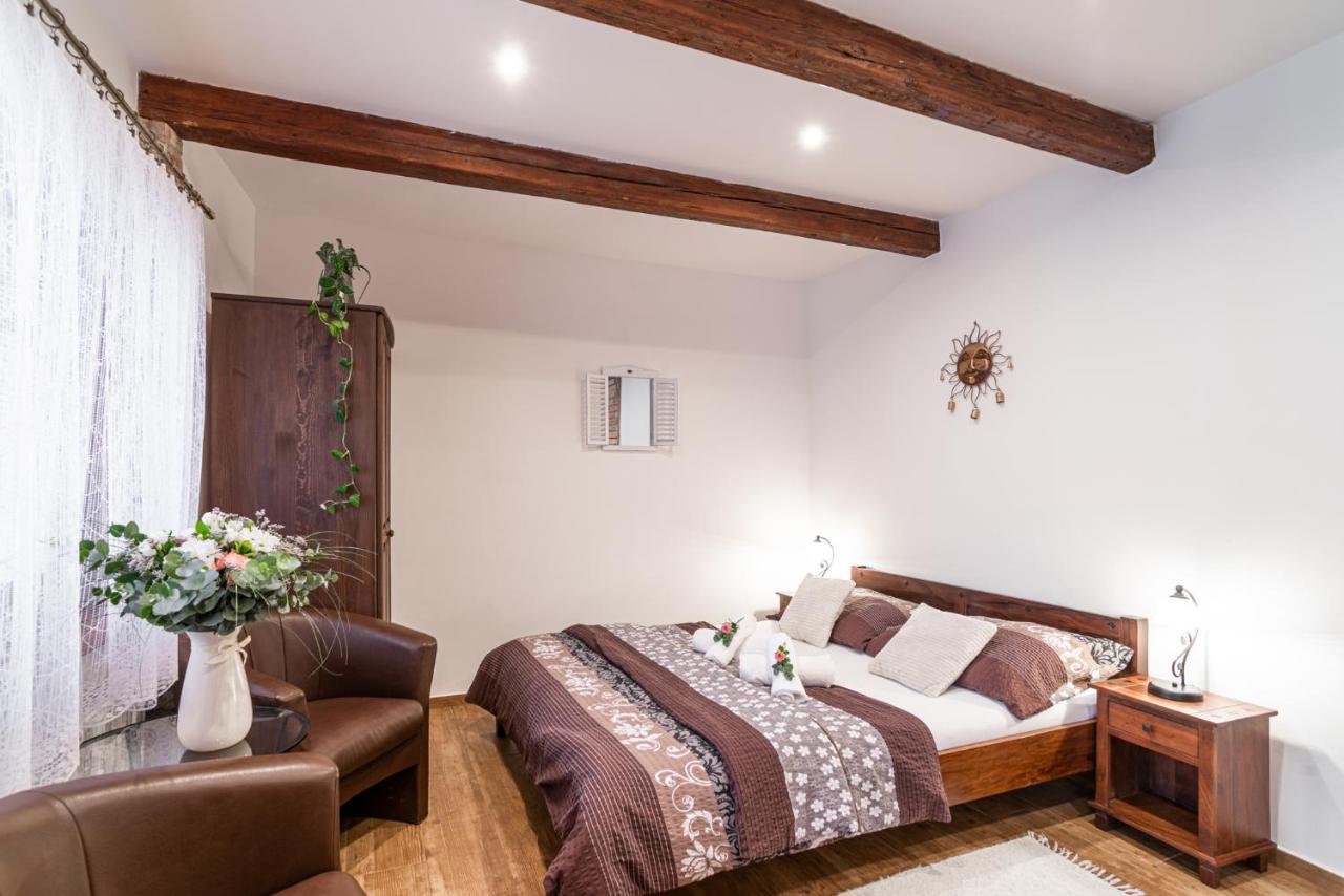 Apartmany In Veritas Mikulov Eksteriør billede