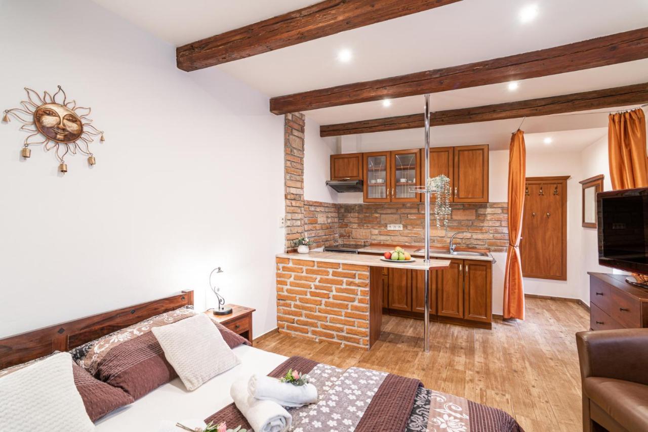 Apartmany In Veritas Mikulov Eksteriør billede